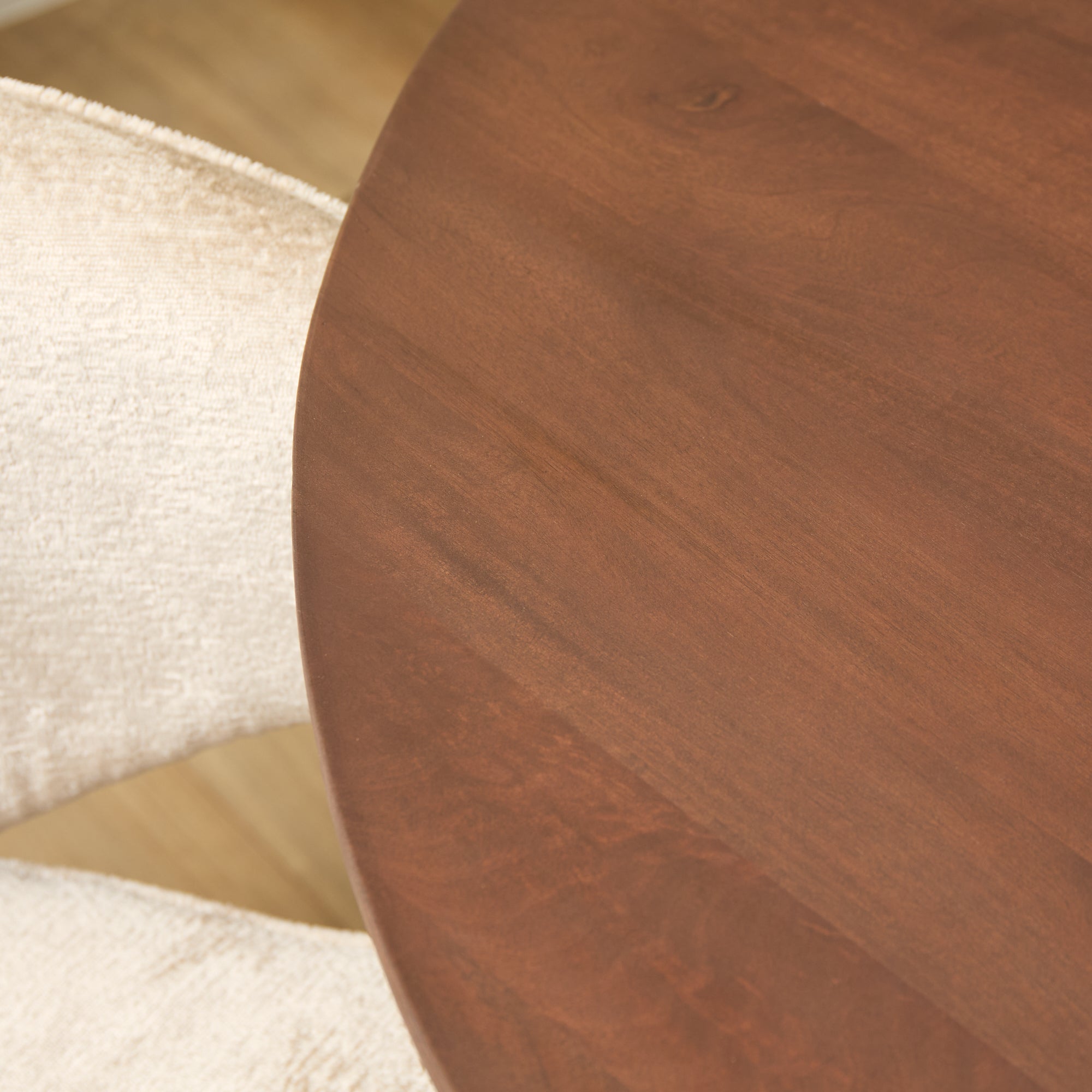 Ronde eettafel Sovi in walnoot 150cm