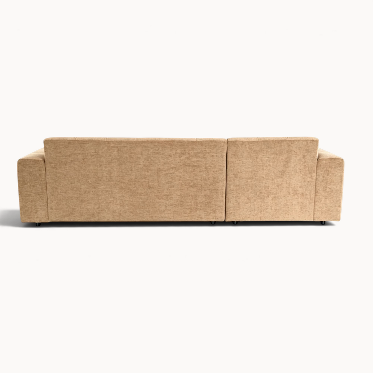 Achteraanzicht van de beige Aika MySofa Nagi loungebank met een gestructureerde stoffen bekleding.