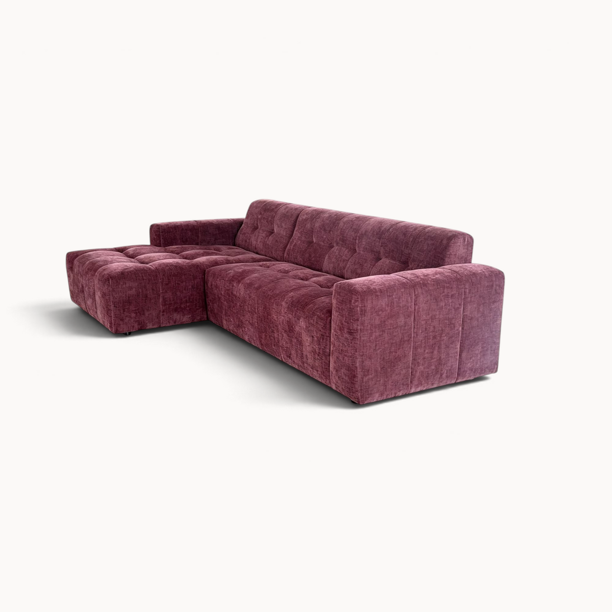 Aika MySofa Nagi loungebank in dieppaars met een getextureerde stoffen bekleding en een modern hoekontwerp.