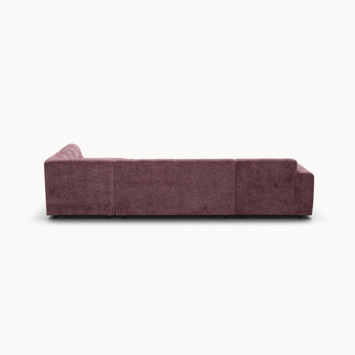 Aika MySofa Nagi U-vormige bank in een diepe paarse kleur met een gestructureerde stoffen bekleding, achteraanzicht.