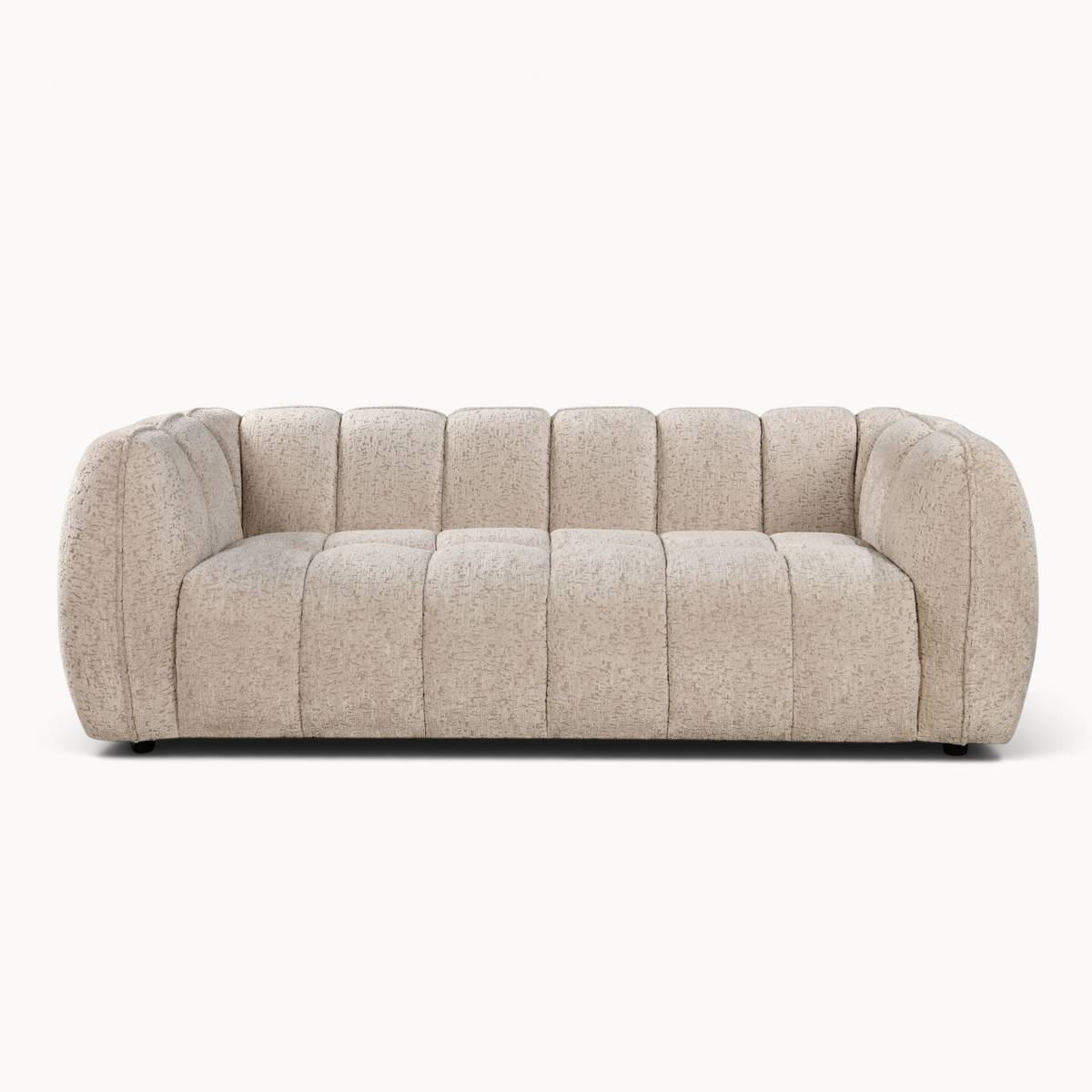Aika MySofa Seki 3-zitsbank in beige textuurstof met een modern, verticaal gestreept ontwerp en afgeronde armleuningen.