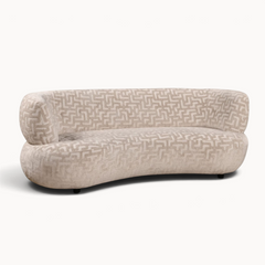 Aika Kade 3-zitsbank met gebogen vorm en beige textiel met geometrisch patroon