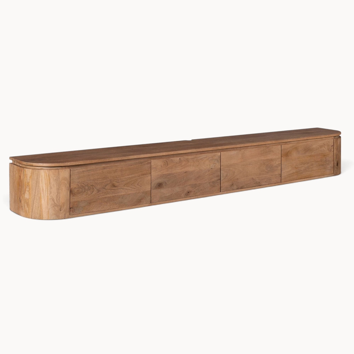 Aika Engawa tv-meubel van bruin mangohout met afgeronde hoeken en vier lades voor een modern interieur.