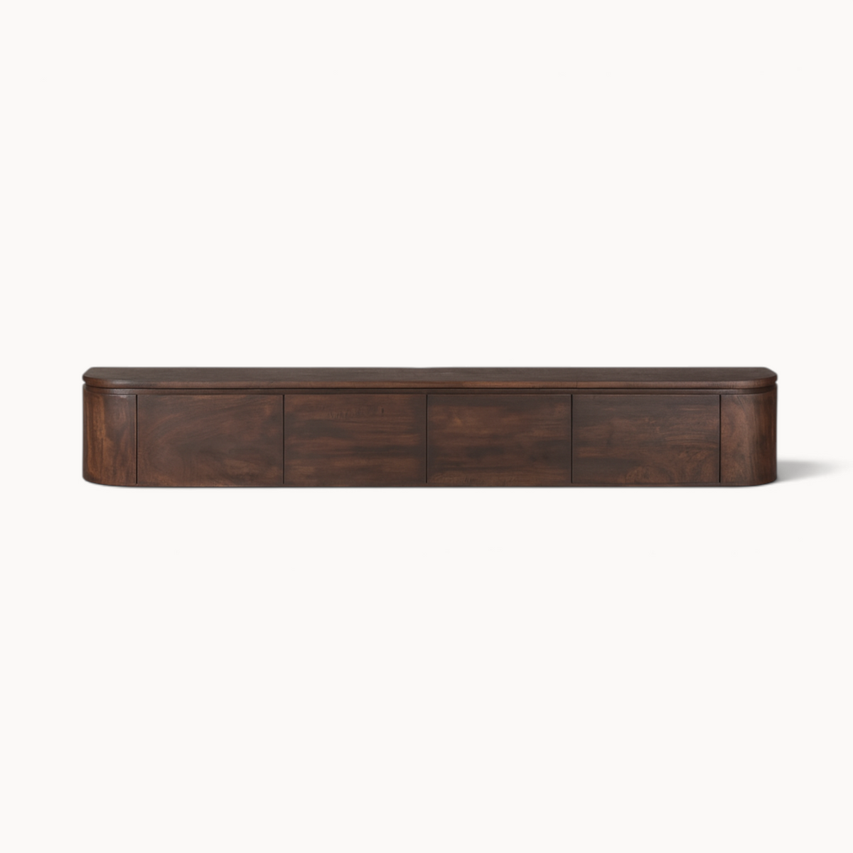 Aika Engawa tv-meubel van donkerbruin hout met afgeronde hoeken en vier kastdeuren in een minimalistisch design.