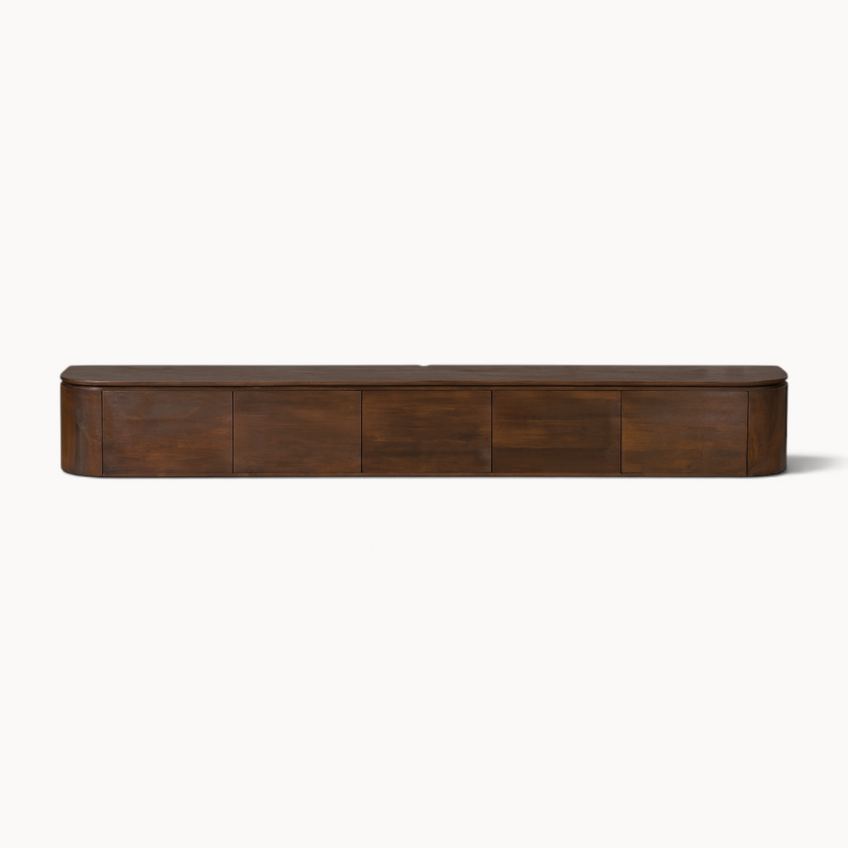 Aika Engawa tv-meubel van donkerbruin hout met afgeronde hoeken en vijf kastdeuren in een minimalistisch design.