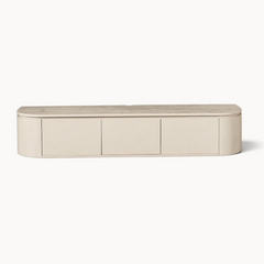 Aika Engawa tv-meubel in licht eikenhout met afgeronde hoeken en drie opbergvakken voor een modern interieur.