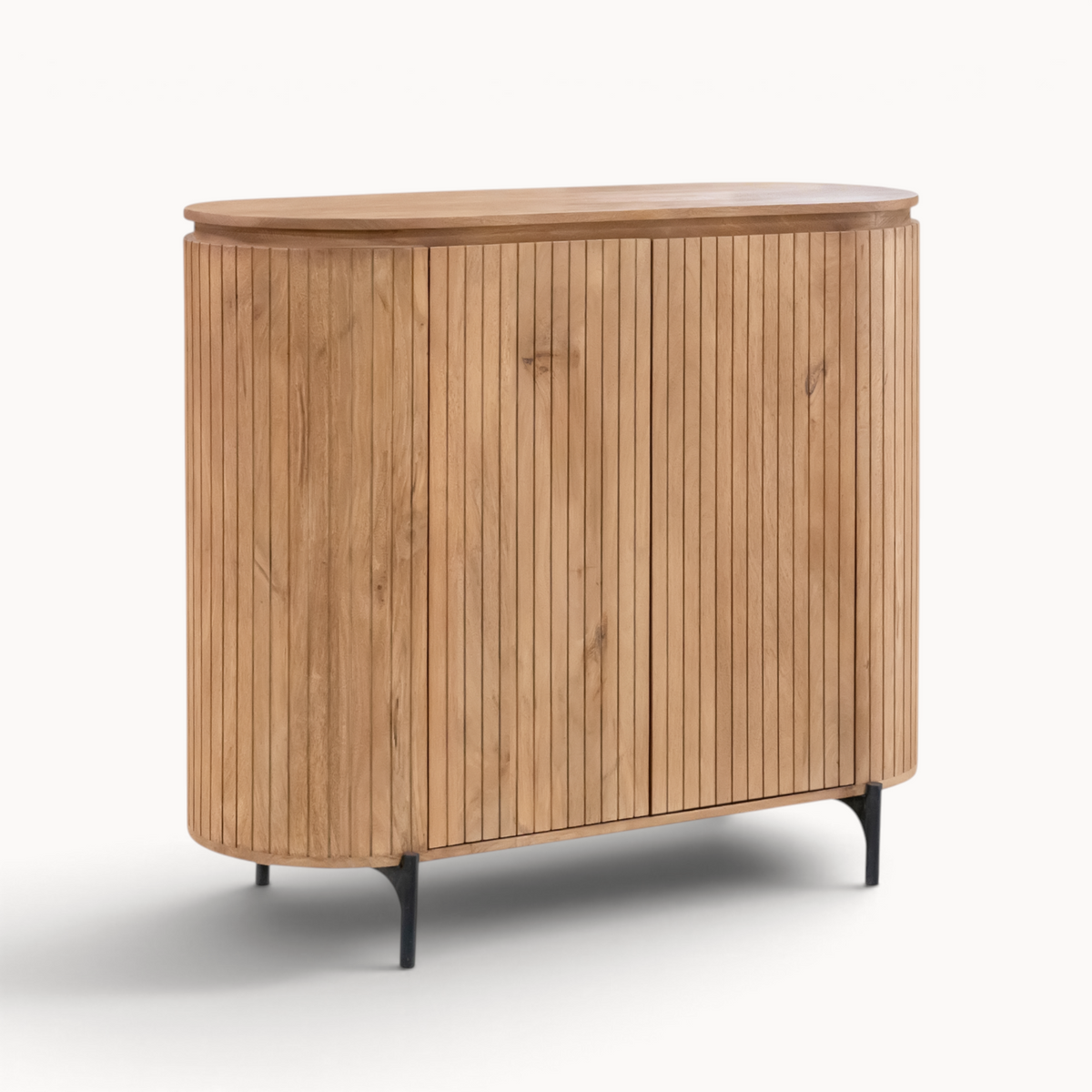 Aika Tansu kabinet kast in naturel hout met afgeronde hoeken en zwarte metalen poten