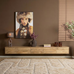 Zwevend tv-meubel Silo van massief mangohout met greeploze deurtjes