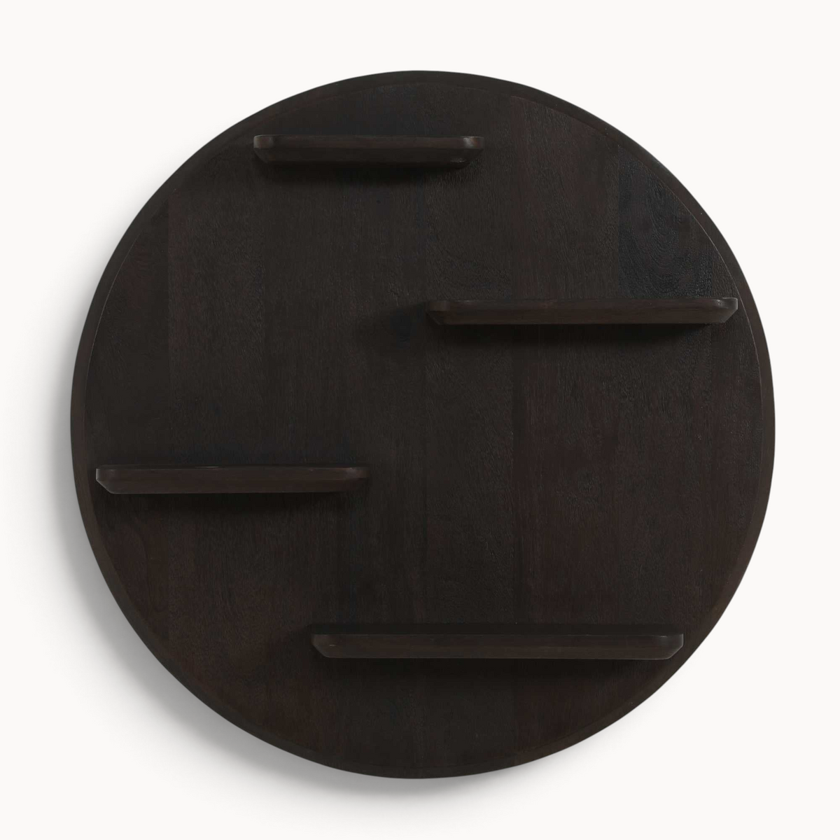 Aika rond wandrek Kier van donkerbruin hout met vier horizontale planken in een minimalistisch design.