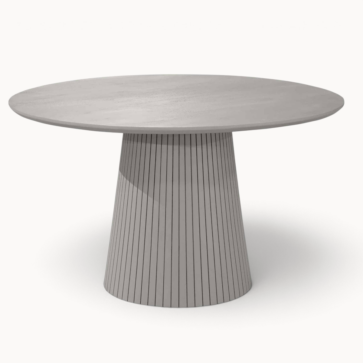 Aika ronde eettafel Tansu in taupe met een modern geribbeld voetstuk en een glad rond tafelblad