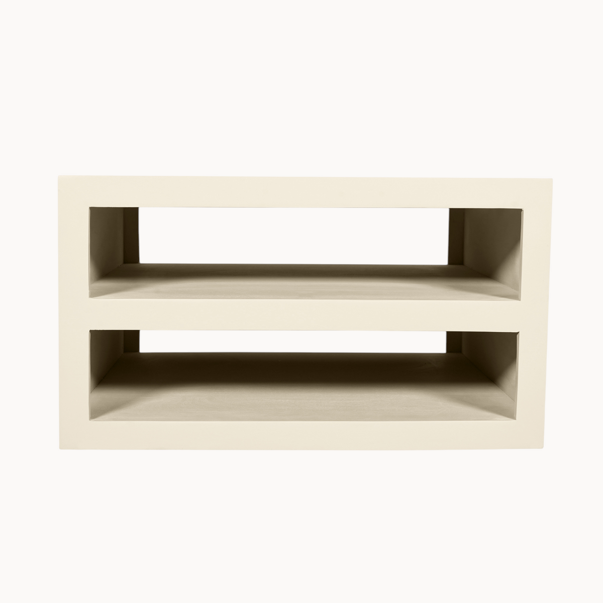 Aika vierkante salontafel Nerra in zandkleur met twee open opbergvakken en een minimalistisch modern design