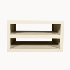 Aika vierkante salontafel Nerra in zandkleur met twee open opbergvakken en een minimalistisch modern design