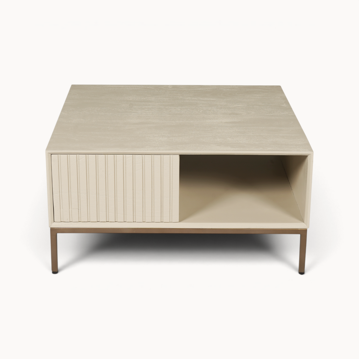Aika vierkante salontafel Sova in zandkleur met een geribbelde lade en open opbergvak op slanke metalen poten.