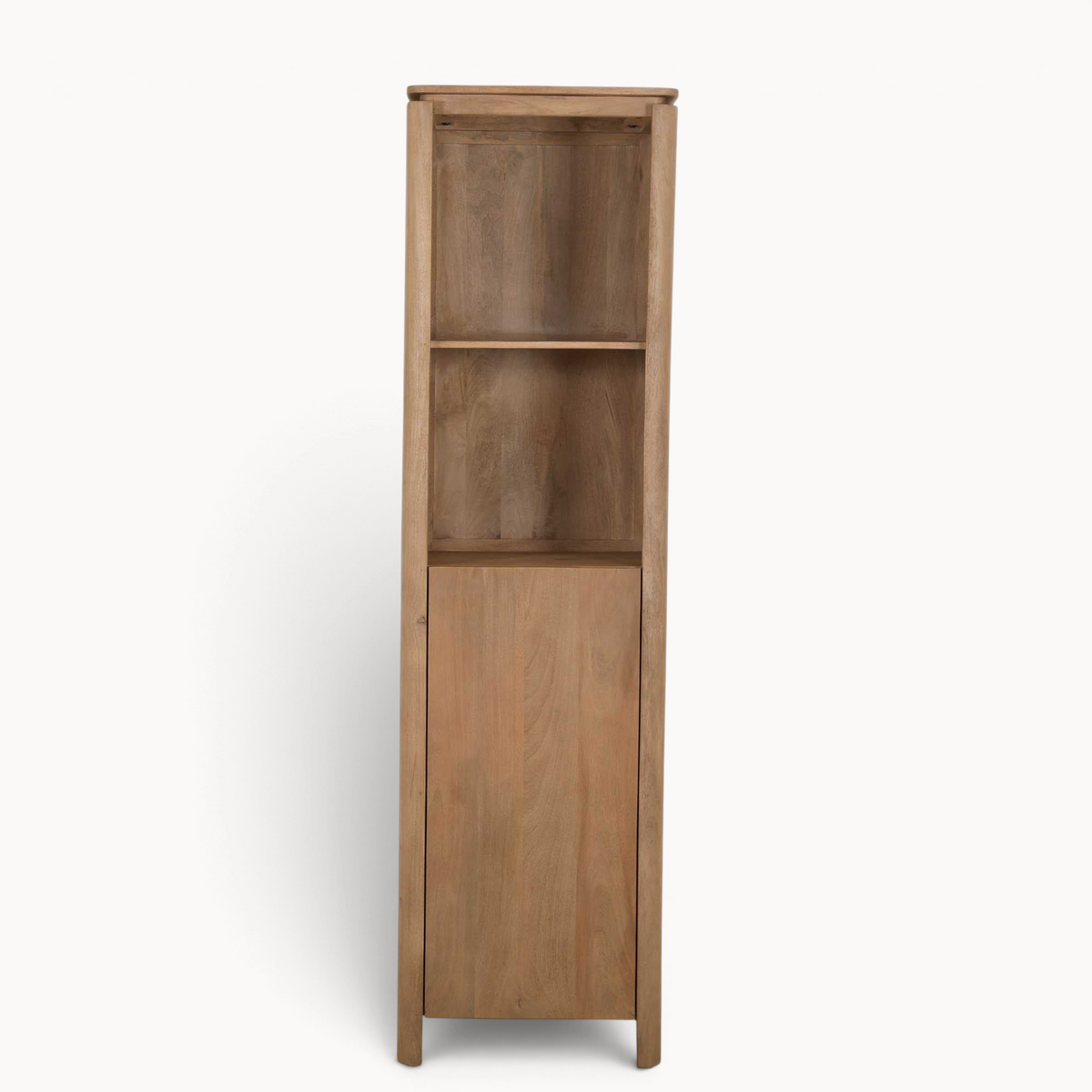 Aika Iwa boekenkast in naturel hout met open schappen en een gesloten kastdeur onderaan
