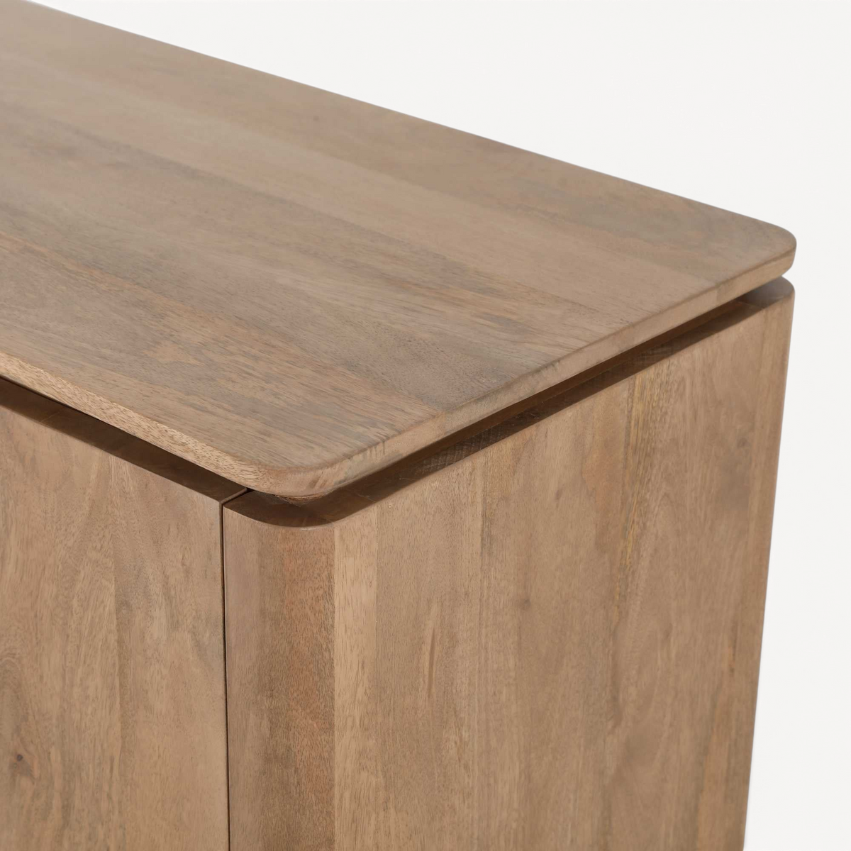 Aika dressoir Iwa in natuurlijk hout met afgeronde hoeken en een strak minimalistisch design