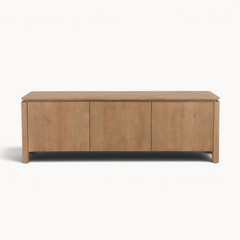 Aika Iwa tv-meubel in naturel hout met drie gesloten deuren en een strak minimalistisch design.