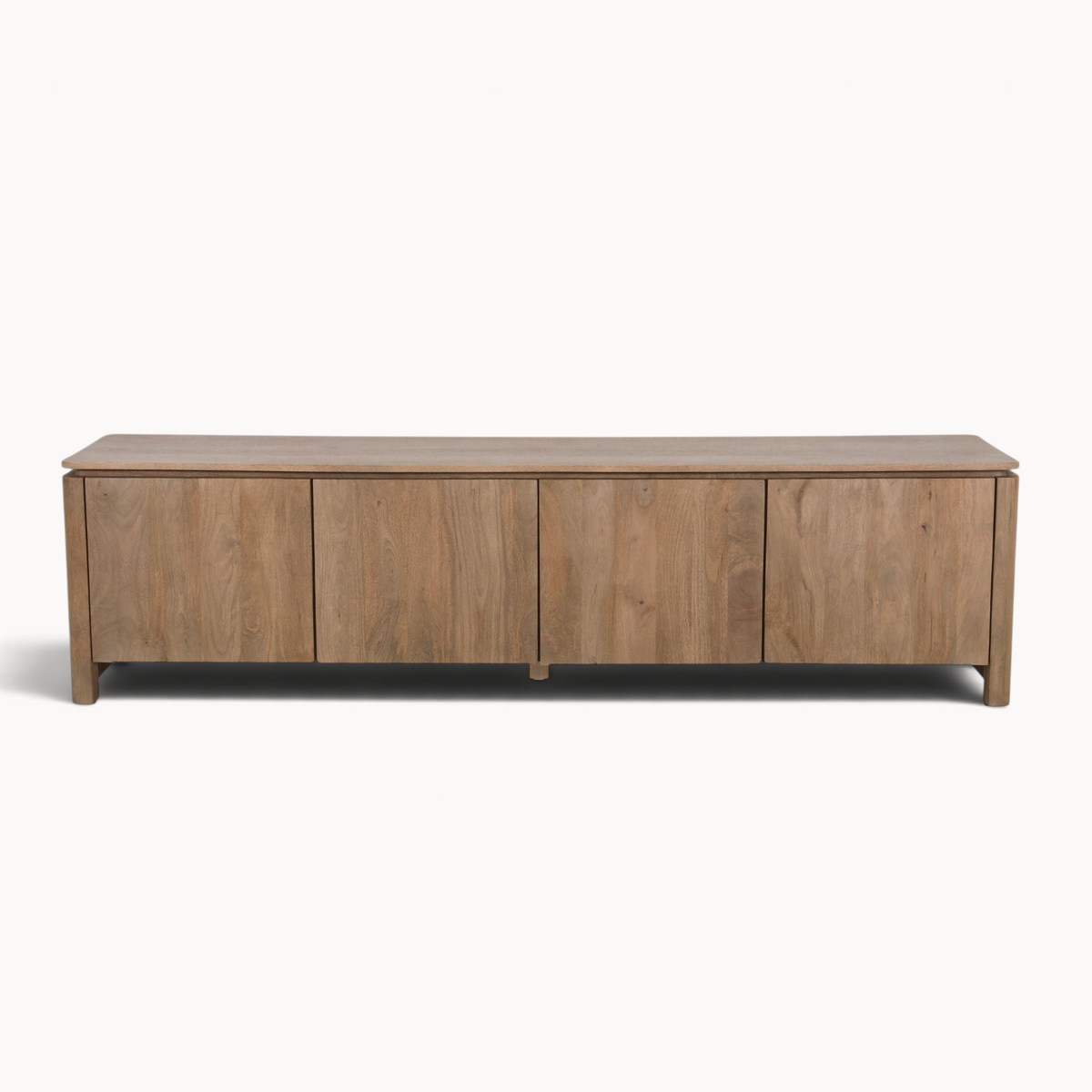 Aika Tv meubel Iwa in naturel hout met vier deuren en een strak minimalistisch design