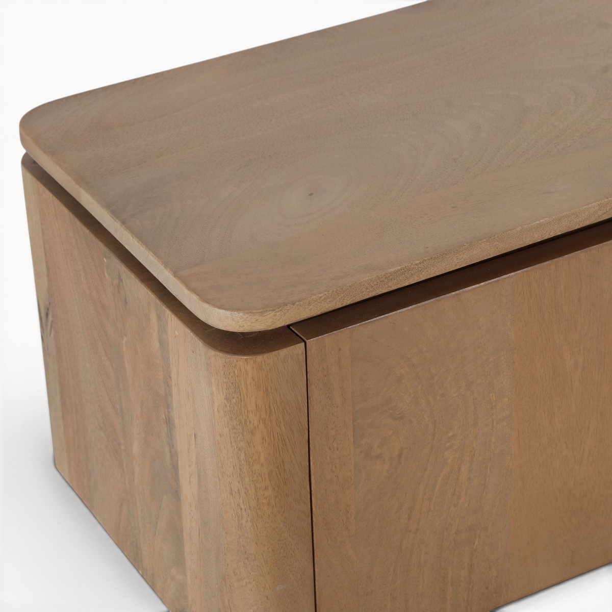 Aika zwevend tv meubel Iwa in naturel hout met afgeronde hoeken en een minimalistisch design