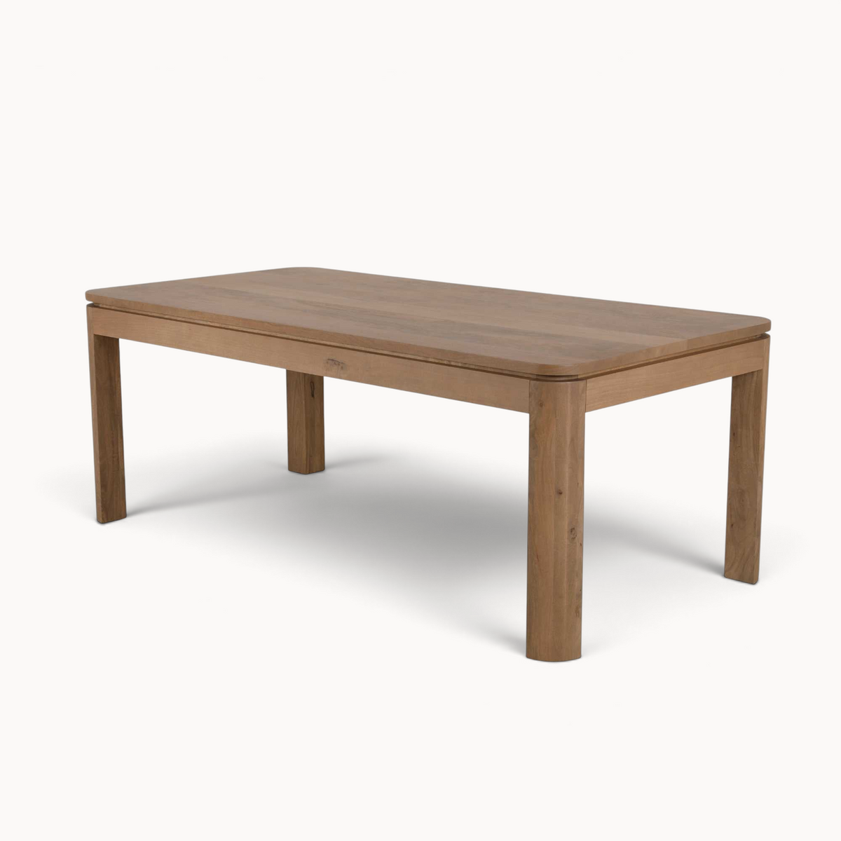 Aika Eettafel Iwa in naturel hout met afgeronde hoeken en een robuust rechthoekig ontwerp