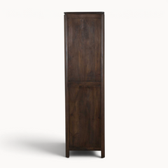 Aika Iwa boekenkast in donkerbruin hout met een slank en hoog ontwerp voor een klassiek interieur.