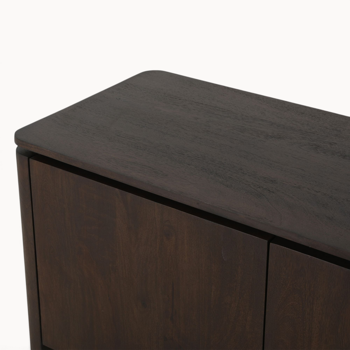 Aika Iwa tv-meubel in donkerbruin hout met afgeronde hoeken en een strak minimalistisch design