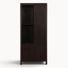 Aika Iwa bruine houten vakkenkast met open schappen en gesloten deuren in een modern minimalistisch design