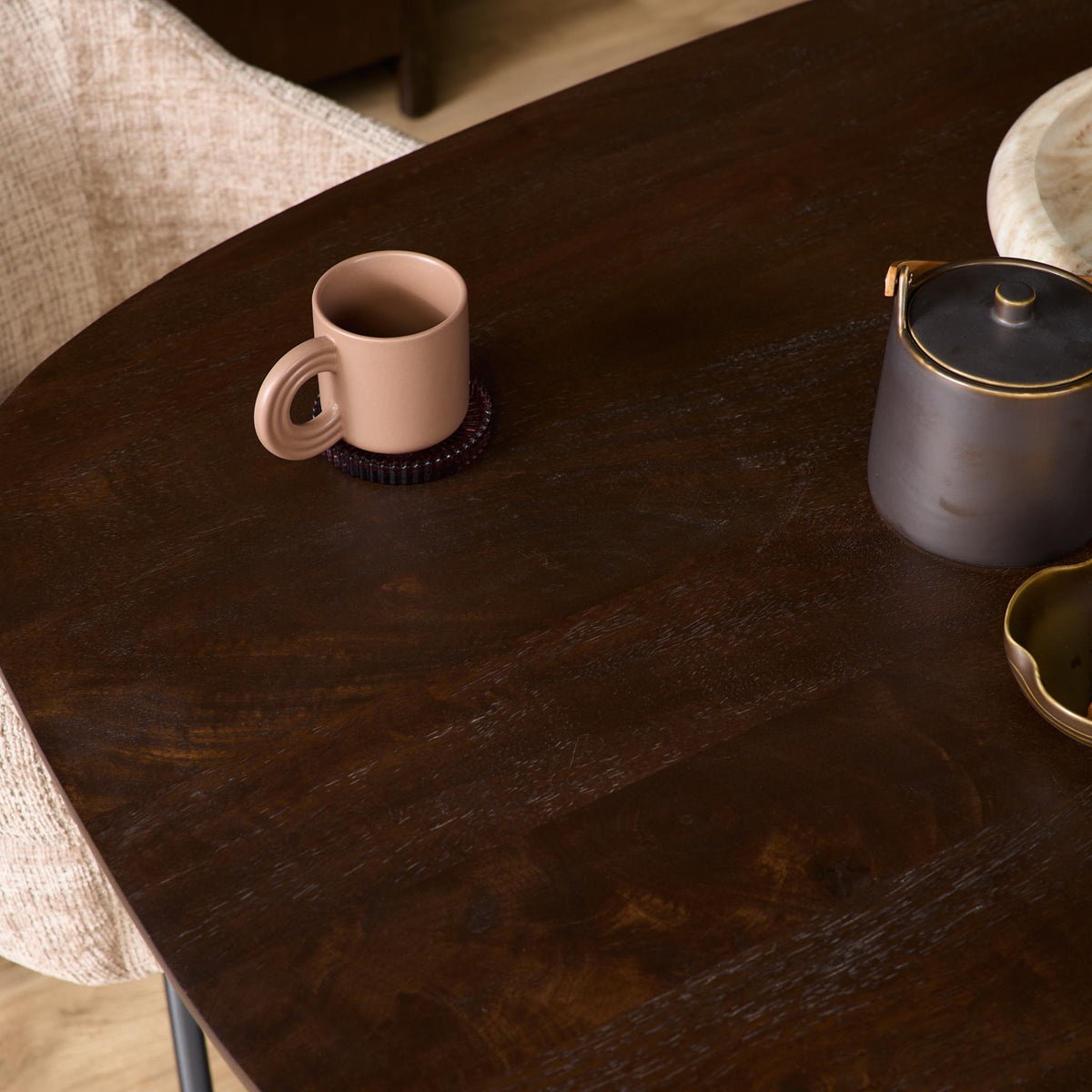 Eettafel Sova Ovaal Bruin met zwarte poot