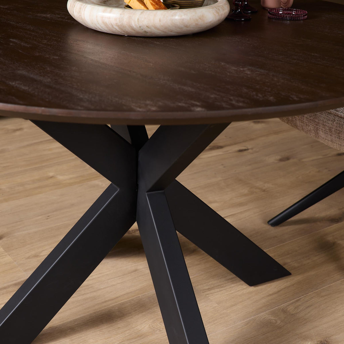 Eettafel Sova Rond Bruin met zwarte poot