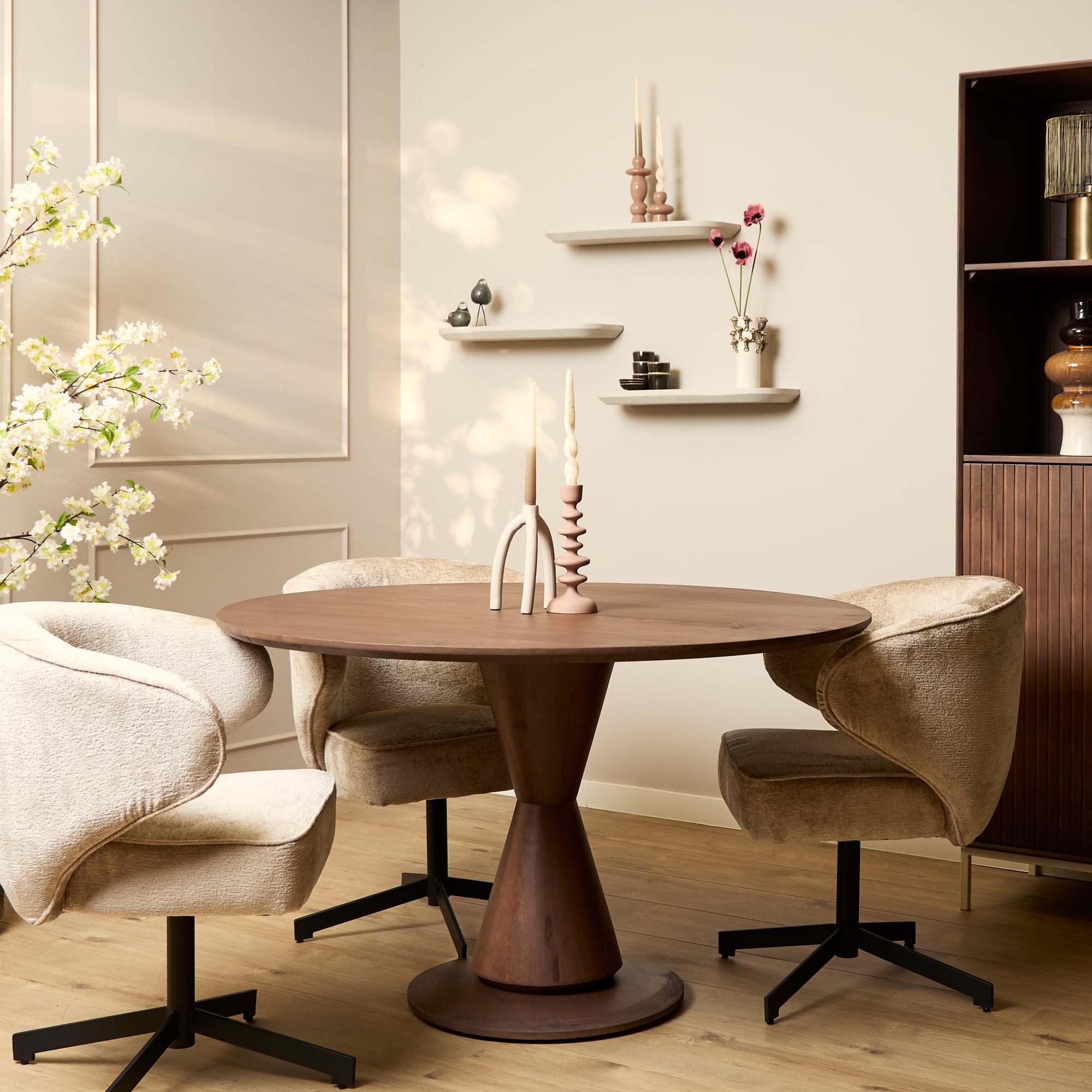 Ronde eettafel Sovi in walnoot 150cm