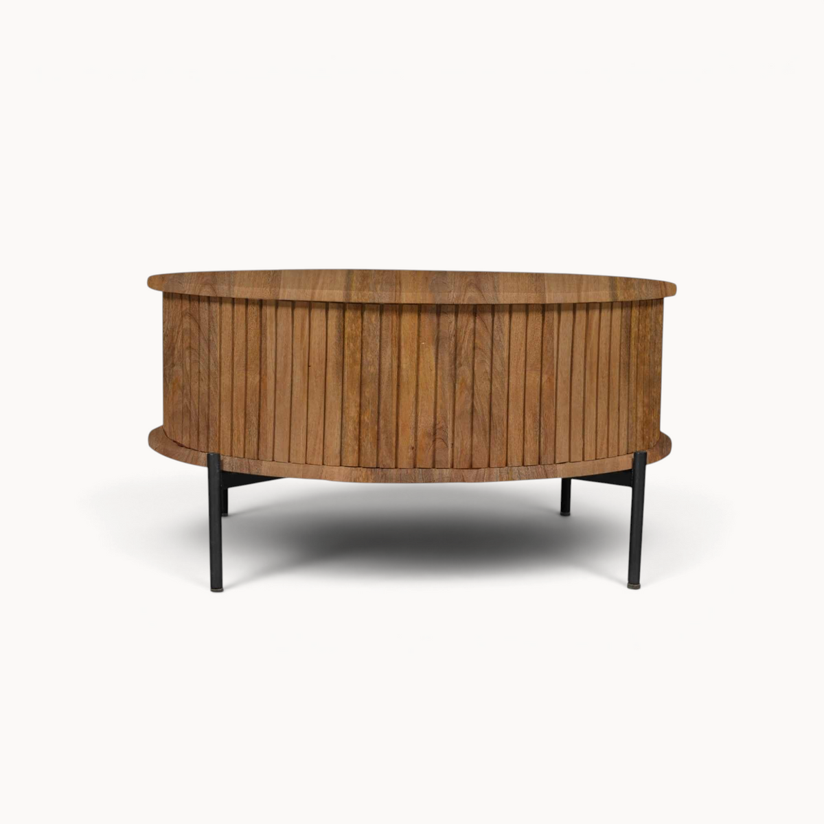 Aika ronde salontafel Sova in naturel hout met verticale latten en zwarte metalen poten