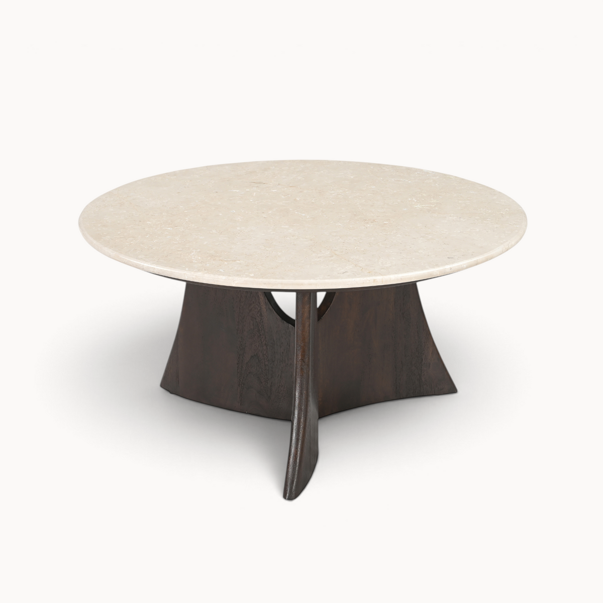Aika Nami salontafel met rond beige marmeren tafelblad en donkerhouten onderstel in een modern design