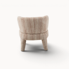 Achterkant van de Aika Kaya fauteuil met gestreepte beige en bruine bekleding en robuuste poten