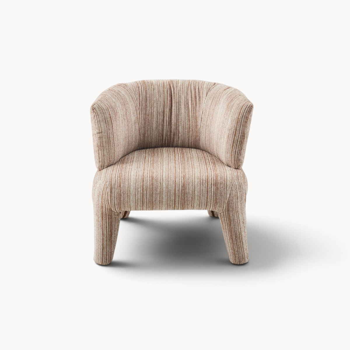Aika Fauteuil Kaya fauteuil met een gestreept beige en bruin textielontwerp en een comfortabele ronde rugleuning.