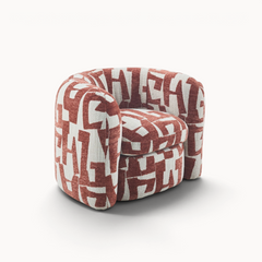 Aika Sakura fauteuil met een ronde vorm en een opvallende rood-witte geometrische stoffen bekleding