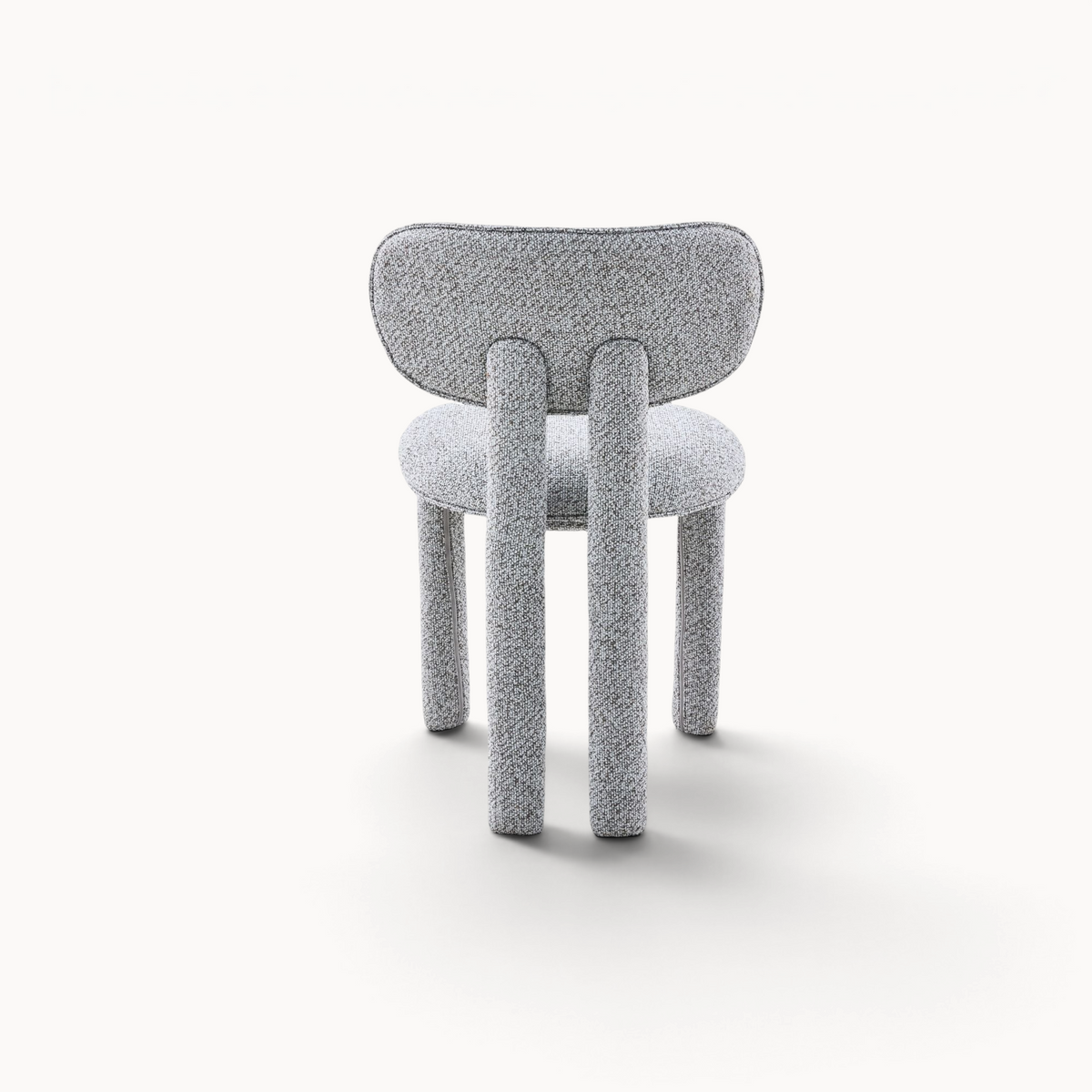 Aika Momo eetkamerstoel met grijze bouclé bekleding en een uniek modern ontwerp met ronde rugleuning