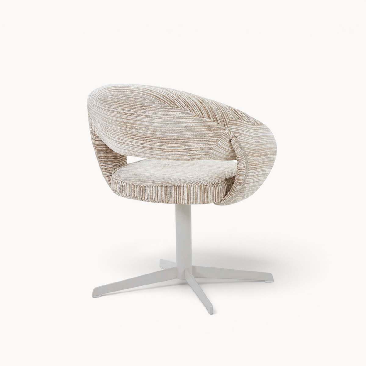 Aika draaibare eetkamerstoel Ki met beige gestreepte bekleding en een modern kruisvormig onderstel