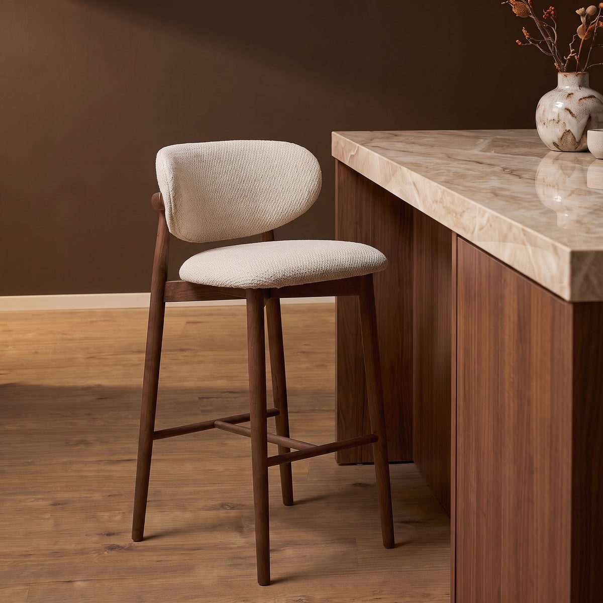 Barkruk Yanagi Naturel met walnoten onderstel, productfoto