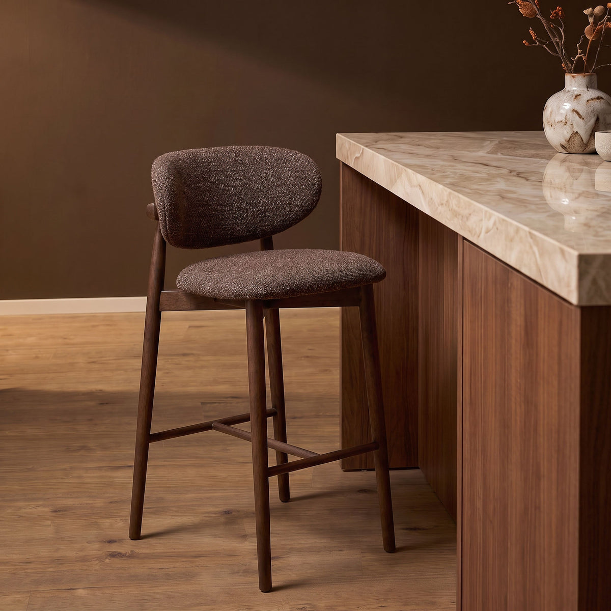 Barkruk Yanagi Bruin met walnoten onderstel, productfoto
