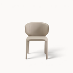 Aika Hoshi eetkamerstoel in beige kunstleer met een modern, gestoffeerd ontwerp en gebogen rugleuning.