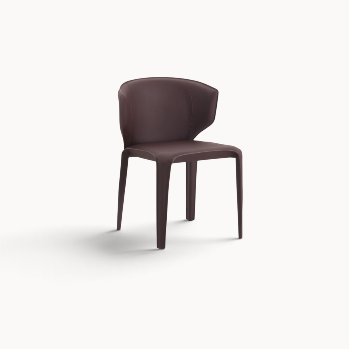 Aika Hoshi eetkamerstoel in donkerbruin met een modern, gestroomlijnd ontwerp en comfortabele zitting.