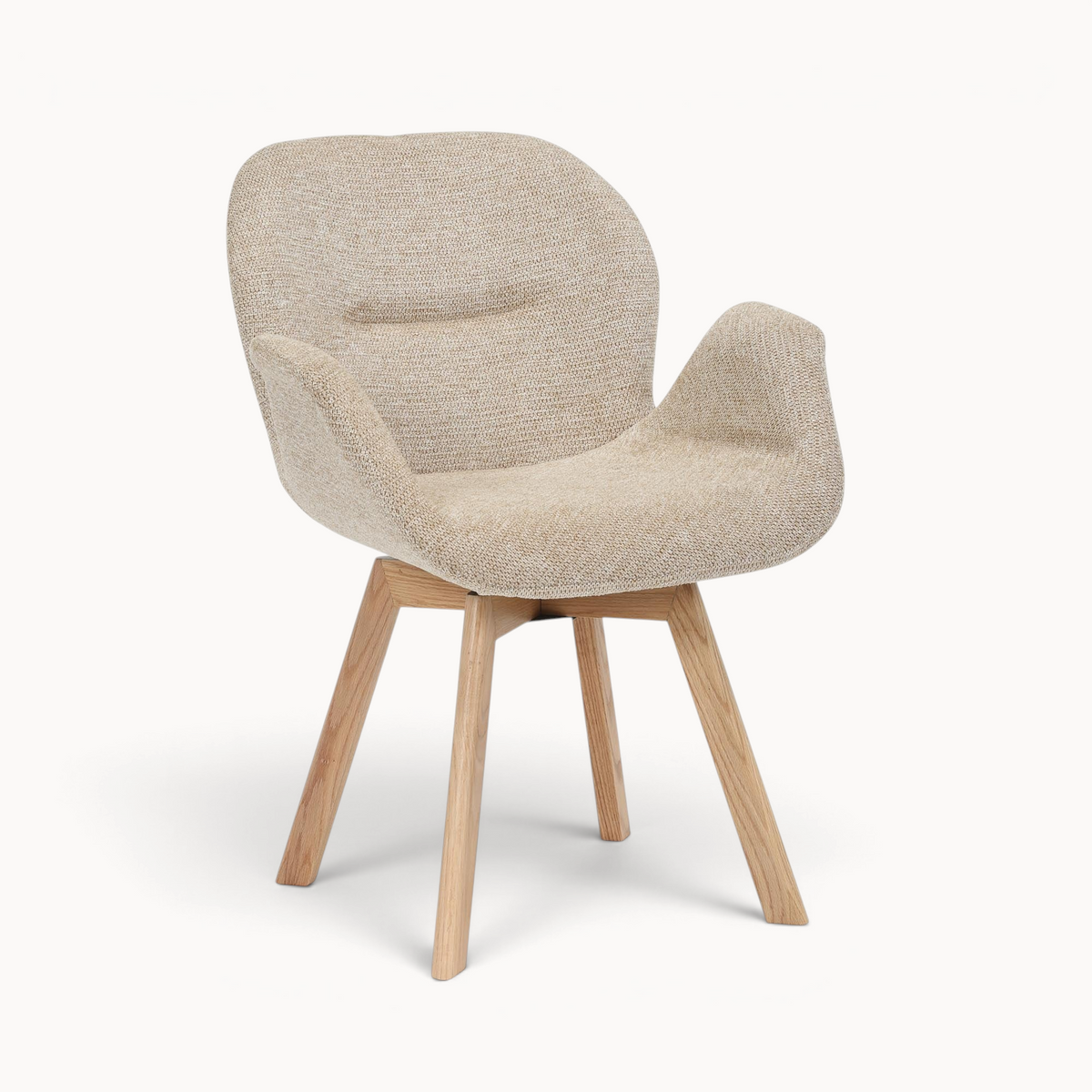 Aika draaibare eetkamerstoel Iso in beige geweven stof met houten poten en comfortabele armleuningen