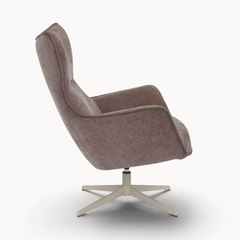 Aika Suzu draaibare fauteuil in taupe stof met een modern metalen onderstel, zijaanzicht