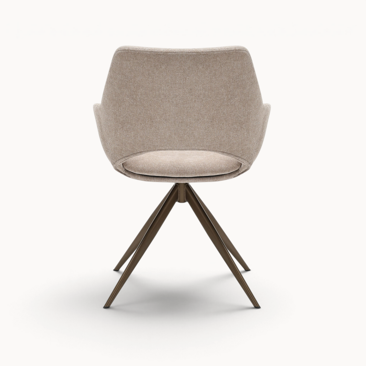 Aika draaibare eetkamerstoel Kiku in beige stof met een modern bruin metalen onderstel, achterkant aanzicht.