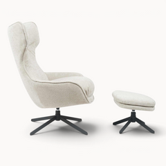 Aika Umi draaibare fauteuil in beige stof met bijpassende voetenbank en zwart metalen onderstel