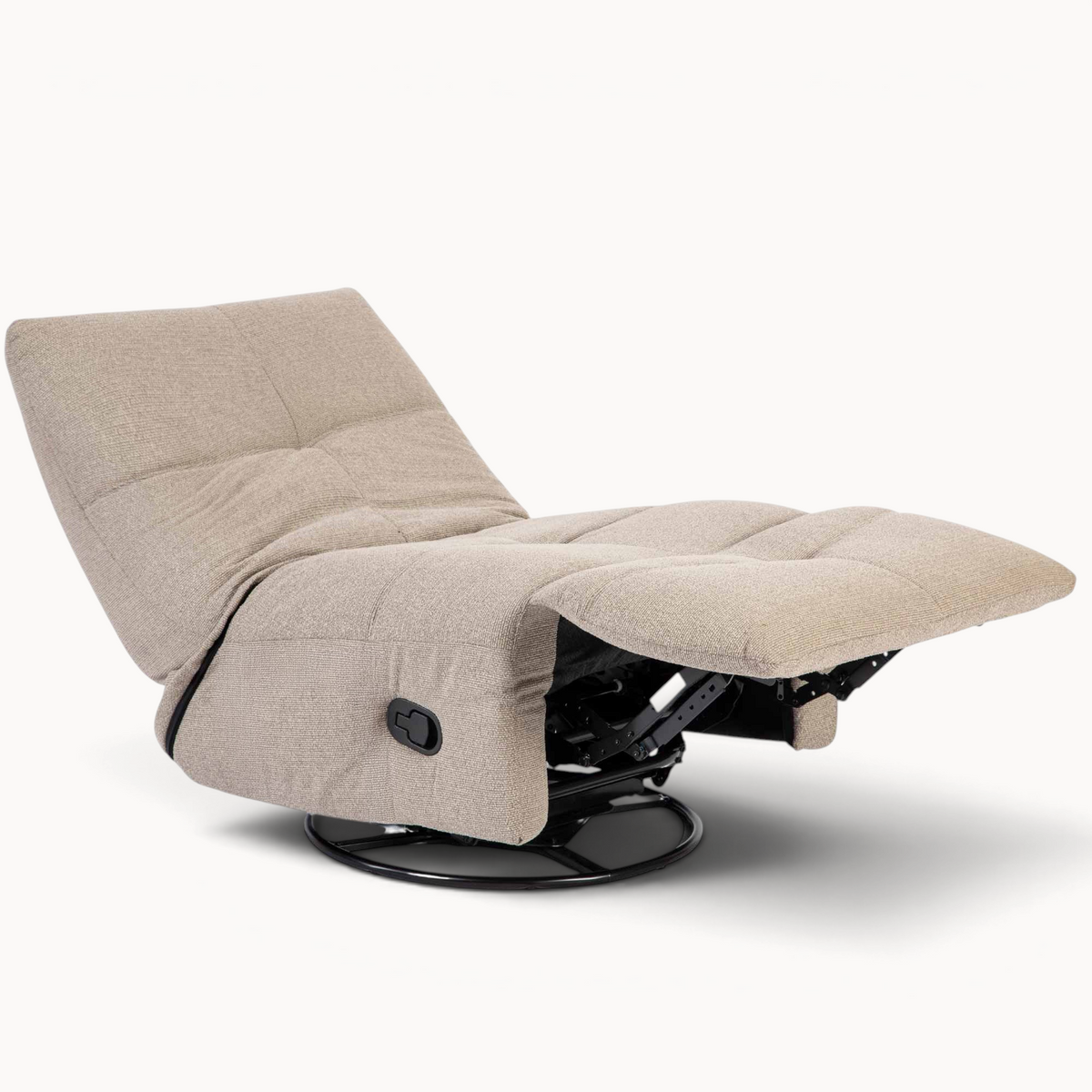 Aika Yasu relaxfauteuil in beige stof met verstelbare rugleuning en voetensteun op een zwart metalen onderstel