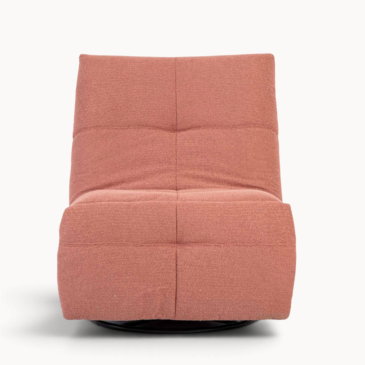 Aika Yasu relaxfauteuil in roze textiel met een modern gestoffeerd ontwerp en een zwarte draaivoet