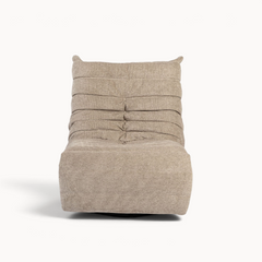 Aika Zen relaxfauteuil in beige gestructureerde stof met een comfortabel gecapitonneerd ontwerp