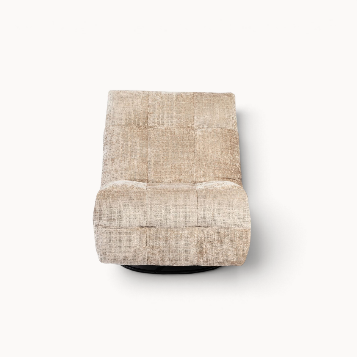 Aika Nagomi relaxfauteuil in beige gestructureerde stof met een modern vierkant doorgestikt ontwerp
