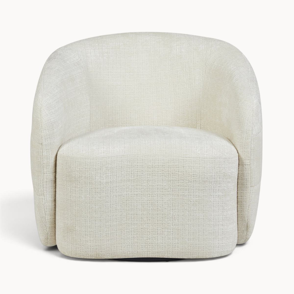 Aika Kaze draaibare fauteuil in gebroken wit met een gestructureerde stoffen bekleding en een ronde vormgeving.