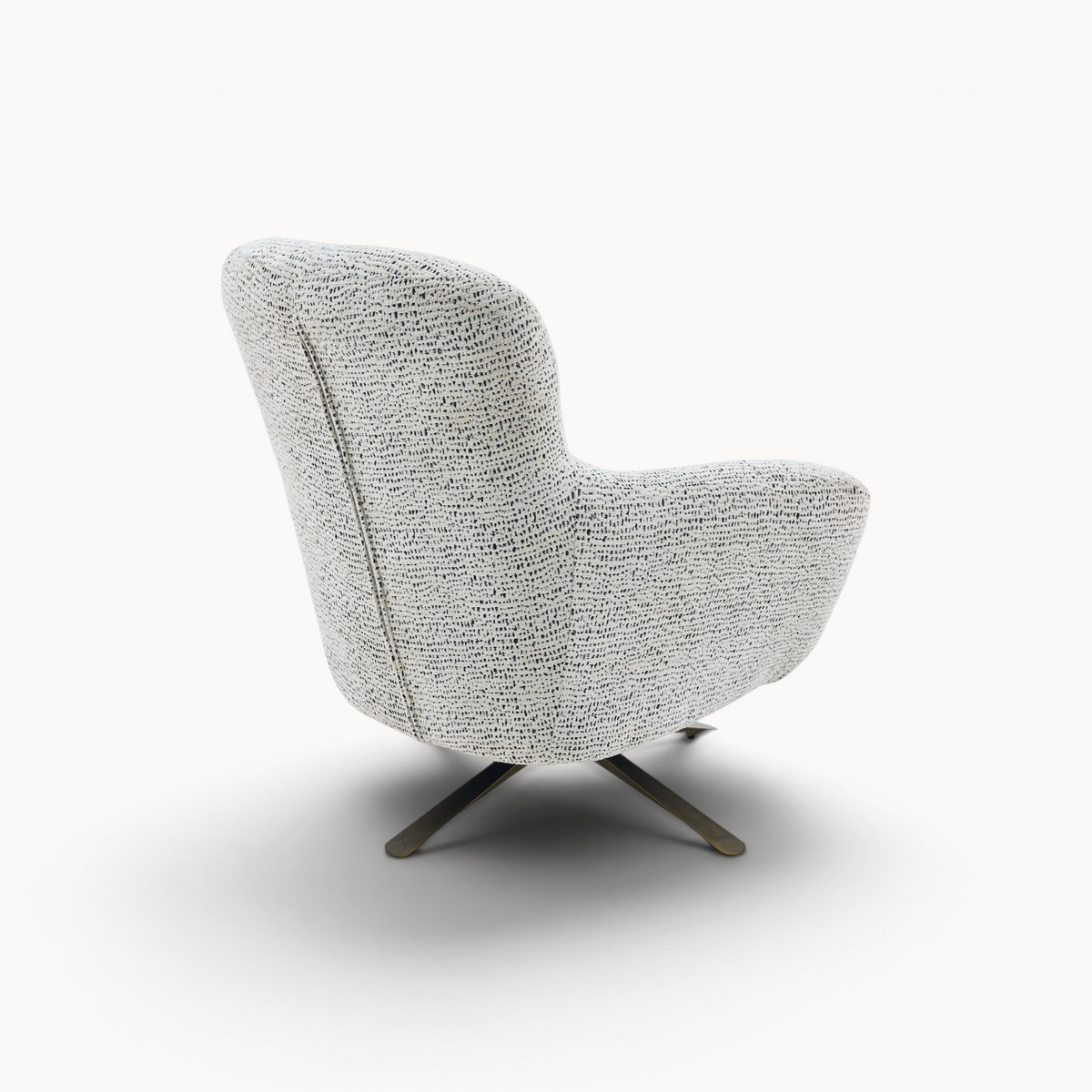 Aika Yume draaibare fauteuil met een wit en zwart gemêleerde stoffen bekleding en een modern zwart onderstel.